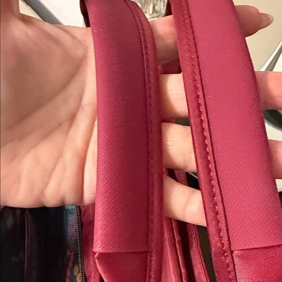Lug Rumble crossbody tote Raspberry Shoulder Bag- holds a lot!!!! - Picture 5 of 13